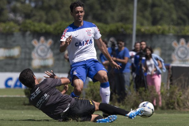 Durante o jogo treino contra a Ponte Preta, de Campinas, esta manhã no CT Joaquim Grava, Parque Ecológico do Tiete, zona leste de São Paulo. O próximo jogo da equipe será dia 20/04, contra o Atlético MIneiro, válido pela 1ª rodada do Campeonato Brasileiro de 2014