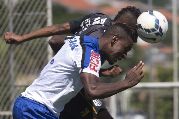 Durante o jogo treino contra a Ponte Preta, de Campinas, esta manhã no CT Joaquim Grava, Parque Ecológico do Tiete, zona leste de São Paulo. O próximo jogo da equipe será dia 20/04, contra o Atlético MIneiro, válido pela 1ª rodada do Campeonato Brasileiro de 2014