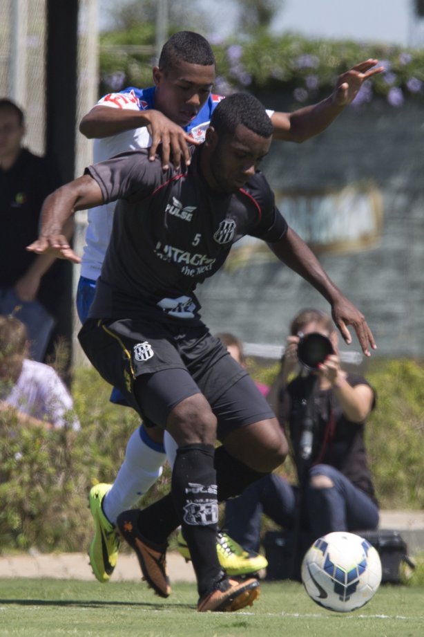 Durante o jogo treino contra a Ponte Preta, de Campinas, esta manhã no CT Joaquim Grava, Parque Ecológico do Tiete, zona leste de São Paulo. O próximo jogo da equipe será dia 20/04, contra o Atlético MIneiro, válido pela 1ª rodada do Campeonato Brasileiro de 2014