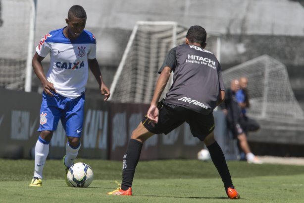 Durante o jogo treino contra a Ponte Preta, de Campinas, esta manhã no CT Joaquim Grava, Parque Ecológico do Tiete, zona leste de São Paulo. O próximo jogo da equipe será dia 20/04, contra o Atlético MIneiro, válido pela 1ª rodada do Campeonato Brasileiro de 2014