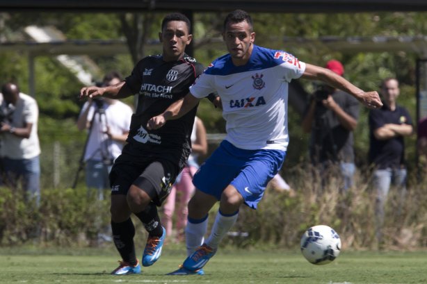 Durante o jogo treino contra a Ponte Preta, de Campinas, esta manhã no CT Joaquim Grava, Parque Ecológico do Tiete, zona leste de São Paulo. O próximo jogo da equipe será dia 20/04, contra o Atlético MIneiro, válido pela 1ª rodada do Campeonato Brasileiro de 2014
