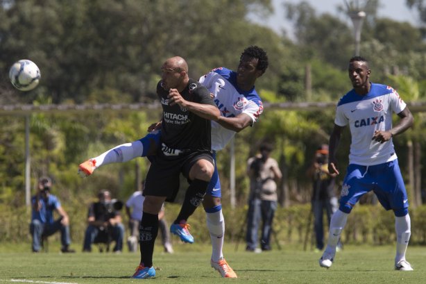 Durante o jogo treino contra a Ponte Preta, de Campinas, esta manhã no CT Joaquim Grava, Parque Ecológico do Tiete, zona leste de São Paulo. O próximo jogo da equipe será dia 20/04, contra o Atlético MIneiro, válido pela 1ª rodada do Campeonato Brasileiro de 2014