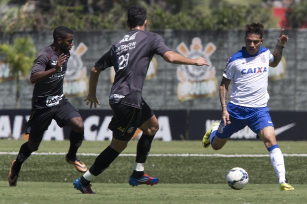 Durante o jogo treino contra a Ponte Preta, de Campinas, esta manhã no CT Joaquim Grava, Parque Ecológico do Tiete, zona leste de São Paulo. O próximo jogo da equipe será dia 20/04, contra o Atlético MIneiro, válido pela 1ª rodada do Campeonato Brasileiro de 2014