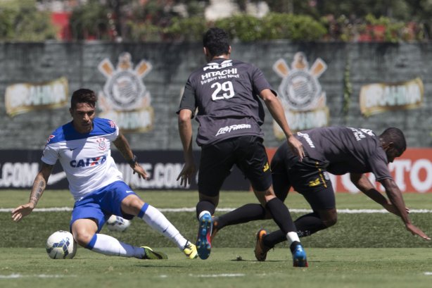 Durante o jogo treino contra a Ponte Preta, de Campinas, esta manhã no CT Joaquim Grava, Parque Ecológico do Tiete, zona leste de São Paulo. O próximo jogo da equipe será dia 20/04, contra o Atlético MIneiro, válido pela 1ª rodada do Campeonato Brasileiro de 2014