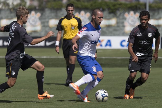Durante o jogo treino contra a Ponte Preta, de Campinas, esta manhã no CT Joaquim Grava, Parque Ecológico do Tiete, zona leste de São Paulo. O próximo jogo da equipe será dia 20/04, contra o Atlético MIneiro, válido pela 1ª rodada do Campeonato Brasileiro de 2014