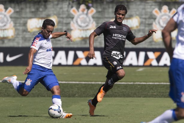 Durante o jogo treino contra a Ponte Preta, de Campinas, esta manhã no CT Joaquim Grava, Parque Ecológico do Tiete, zona leste de São Paulo. O próximo jogo da equipe será dia 20/04, contra o Atlético MIneiro, válido pela 1ª rodada do Campeonato Brasileiro de 2014