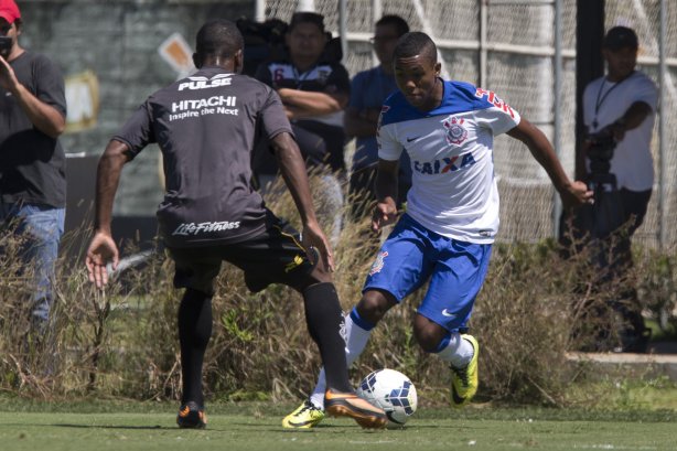 Durante o jogo treino contra a Ponte Preta, de Campinas, esta manhã no CT Joaquim Grava, Parque Ecológico do Tiete, zona leste de São Paulo. O próximo jogo da equipe será dia 20/04, contra o Atlético MIneiro, válido pela 1ª rodada do Campeonato Brasileiro de 2014