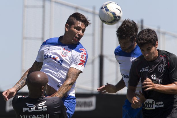 Durante o jogo treino contra a Ponte Preta, de Campinas, esta manhã no CT Joaquim Grava, Parque Ecológico do Tiete, zona leste de São Paulo. O próximo jogo da equipe será dia 20/04, contra o Atlético MIneiro, válido pela 1ª rodada do Campeonato Brasileiro de 2014