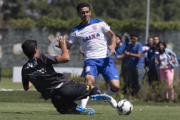 Durante o jogo treino contra a Ponte Preta, de Campinas, esta manhã no CT Joaquim Grava, Parque Ecológico do Tiete, zona leste de São Paulo. O próximo jogo da equipe será dia 20/04, contra o Atlético MIneiro, válido pela 1ª rodada do Campeonato Brasileiro de 2014