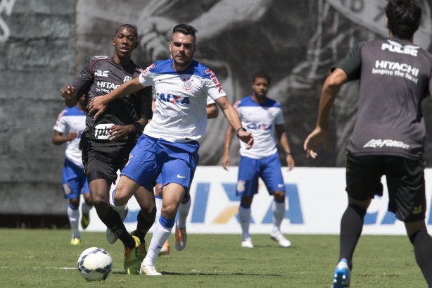 Durante o jogo treino contra a Ponte Preta, de Campinas, esta manhã no CT Joaquim Grava, Parque Ecológico do Tiete, zona leste de São Paulo. O próximo jogo da equipe será dia 20/04, contra o Atlético MIneiro, válido pela 1ª rodada do Campeonato Brasileiro de 2014