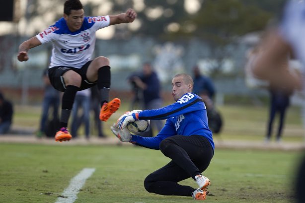 Durante o treino desta tarde no CT Joaquim Grava, Parque Ecológico do Tiete, zona leste de São Paulo. O próximo jogo da equipe será domingo, dia 27/04, contra o Flamengo, no Pacaembu, válido pela 2ª rodada do Campeonato Brasileiro de 2014