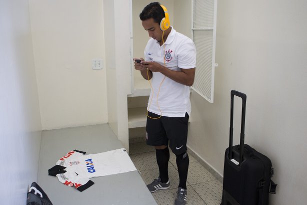 Nos vestiários antes da partida entre Corinthians x Flamengo, realizada esta tarde no estádio do Pacaembu, válida pela 2ª rodada do Campeonato Brasileiro de 2014