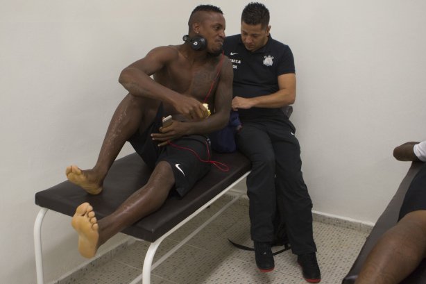 Nos vestiários antes da partida entre Corinthians x Flamengo, realizada esta tarde no estádio do Pacaembu, válida pela 2ª rodada do Campeonato Brasileiro de 2014