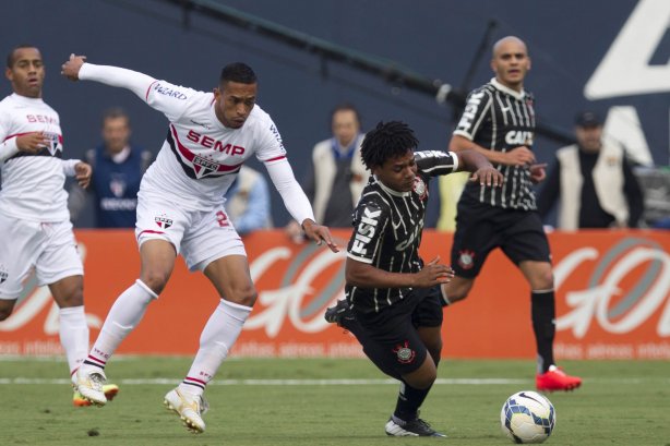 Durante a partida entre São Paulo x Corinthians, realizada esta tarde na Arena Barueri, válida pela 4ª rodada do Campeonato Brasileiro de 2014