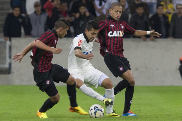 Durante a partida, jogo teste para a Copa do Mundo entre Atlético Paranaense x Corinthians, realizada esta noite na Arena da Baixada, em Curitiba/PR/