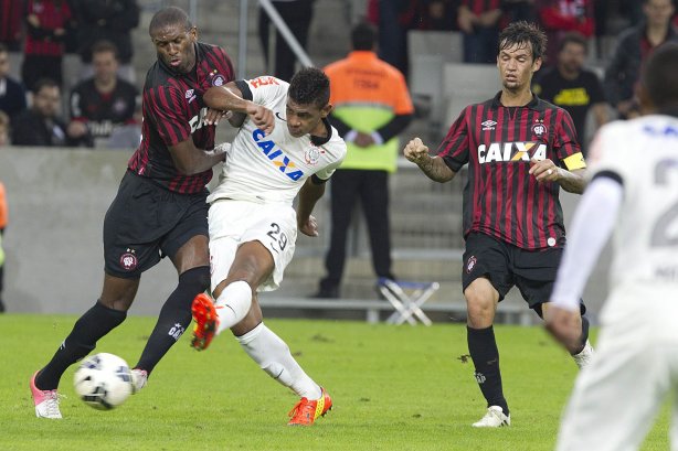 Durante a partida, jogo teste para a Copa do Mundo entre Atlético Paranaense x Corinthians, realizada esta noite na Arena da Baixada, em Curitiba/PR/