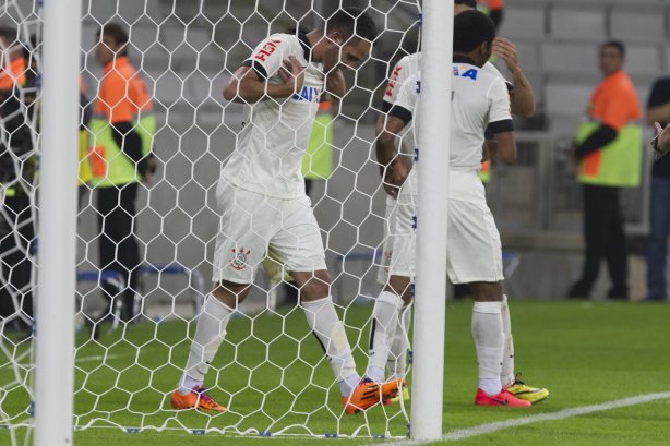 Durante a partida, jogo teste para a Copa do Mundo entre Atlético Paranaense x Corinthians, realizada esta noite na Arena da Baixada, em Curitiba/PR/