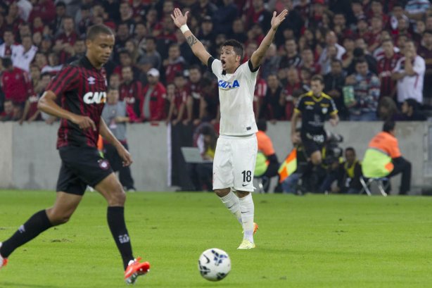 Durante a partida, jogo teste para a Copa do Mundo entre Atlético Paranaense x Corinthians, realizada esta noite na Arena da Baixada, em Curitiba/PR/