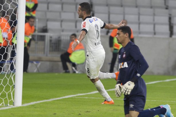 Durante a partida, jogo teste para a Copa do Mundo entre Atlético Paranaense x Corinthians, realizada esta noite na Arena da Baixada, em Curitiba/PR/