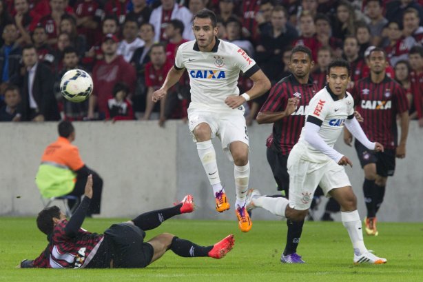 Durante a partida, jogo teste para a Copa do Mundo entre Atlético Paranaense x Corinthians, realizada esta noite na Arena da Baixada, em Curitiba/PR/