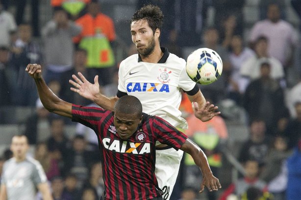 Durante a partida, jogo teste para a Copa do Mundo entre Atlético Paranaense x Corinthians, realizada esta noite na Arena da Baixada, em Curitiba/PR/
