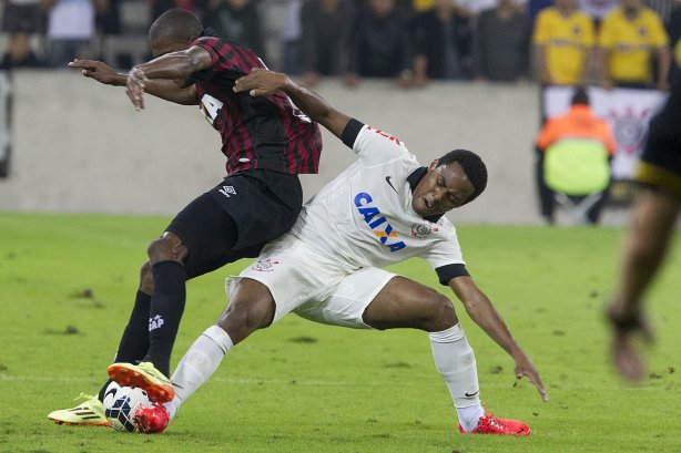 Durante a partida, jogo teste para a Copa do Mundo entre Atlético Paranaense x Corinthians, realizada esta noite na Arena da Baixada, em Curitiba/PR/