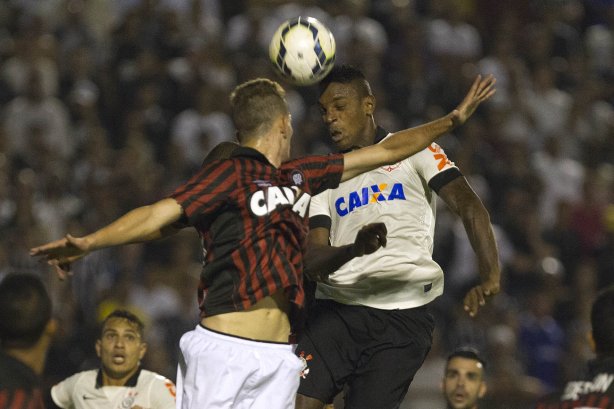 Durante a partida Corinthians x Atlético-PR, realizada esta noite no estádio do Caninde, válida pela 6ª rodada do Campeonato Brasileiro de 2014
