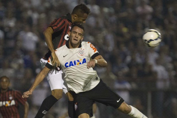 Durante a partida Corinthians x Atlético-PR, realizada esta noite no estádio do Caninde, válida pela 6ª rodada do Campeonato Brasileiro de 2014