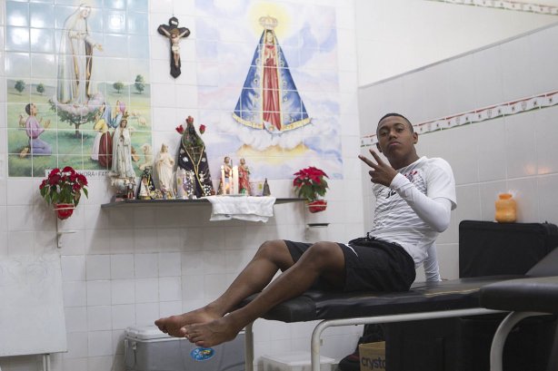 Nos vestiários antes da partida Corinthians x Atlético-PR, realizada esta noite no estádio do Caninde, válida pela 6ª rodada do Campeonato Brasileiro de 2014