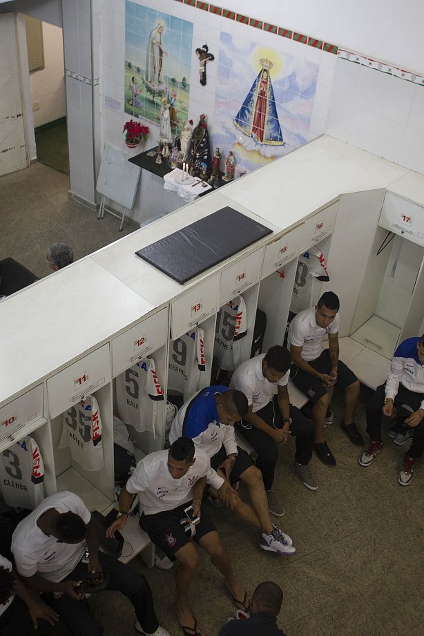 Nos vestiários antes da partida Corinthians x Atlético-PR, realizada esta noite no estádio do Caninde, válida pela 6ª rodada do Campeonato Brasileiro de 2014