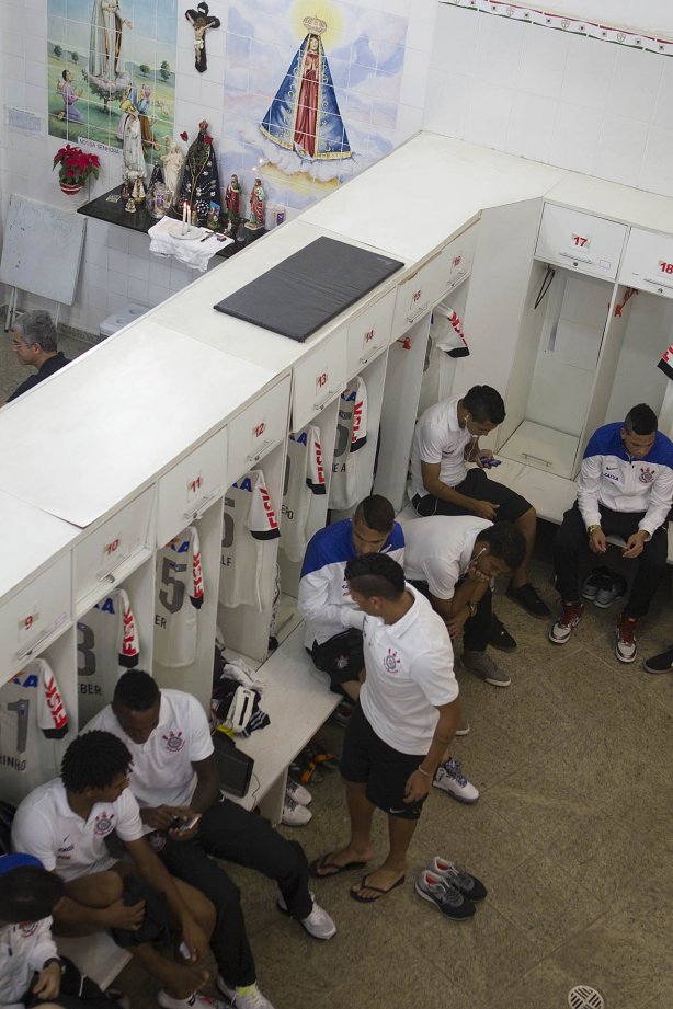 Nos vestiários antes da partida Corinthians x Atlético-PR, realizada esta noite no estádio do Caninde, válida pela 6ª rodada do Campeonato Brasileiro de 2014