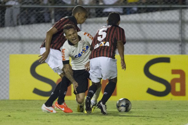 Durante a partida Corinthians x Atlético-PR, realizada esta noite no estádio do Caninde, válida pela 6ª rodada do Campeonato Brasileiro de 2014