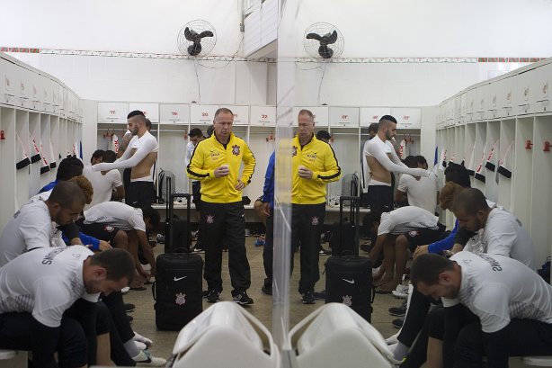 Nos vestiários antes da partida Corinthians x Cruzeiro, realizada esta noite no estádio do Caninde, válida pela 8ª rodada do Campeonato Brasileiro de 2014