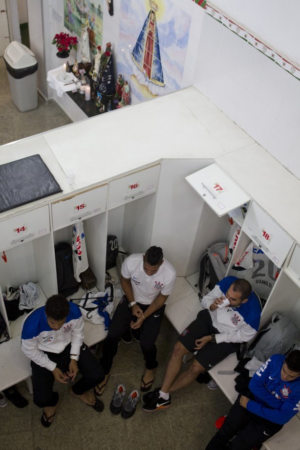 Nos vestiários antes da partida Corinthians x Cruzeiro, realizada esta noite no estádio do Caninde, válida pela 8ª rodada do Campeonato Brasileiro de 2014