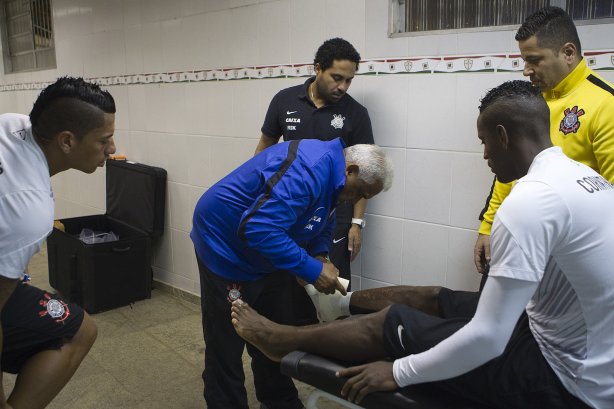 Nos vestiários antes da partida Corinthians x Cruzeiro, realizada esta noite no estádio do Caninde, válida pela 8ª rodada do Campeonato Brasileiro de 2014