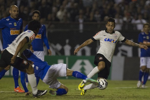 Durante a partida Corinthians x Cruzeiro, realizada esta noite no estádio do Caninde, válida pela 8ª rodada do Campeonato Brasileiro de 2014