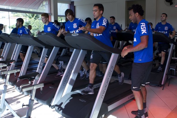 Durante o treino desta manhã em um academia na cidade de Extrema/MG. O time faz uma intertemporada preparando-se para o próximo jogo dia 17/07 contra o Internacional/RS, na Arena Corinthians, válido pela 10ª rodada do Campeonato Brasileiro de 2014