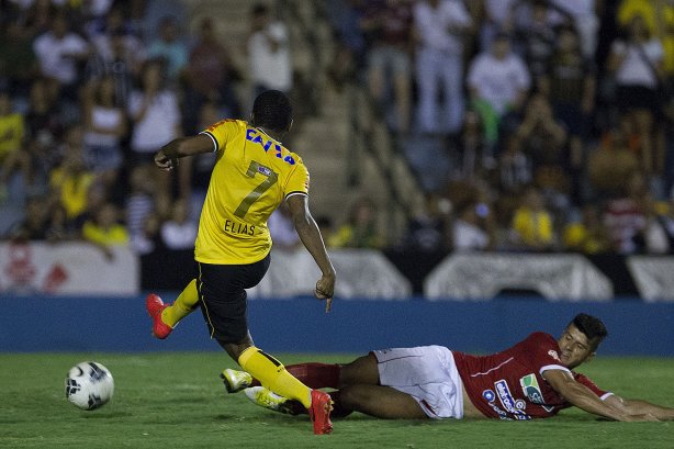 Durante o jogo amistoso entre Uberaba Sport Clube/MG x Corinthians, realizada esta tarde no estádio Engenheiro João Guido, preparatória para a sequência do Campeonato Brasileiro de 2014
