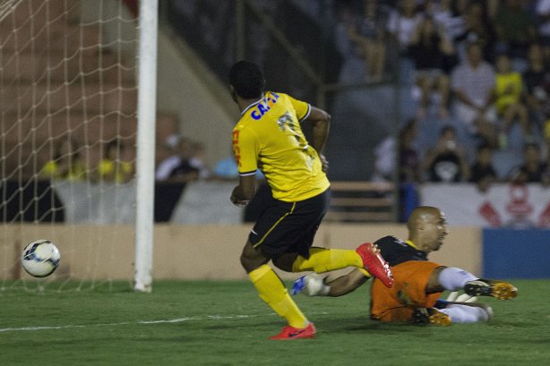 Durante o jogo amistoso entre Uberaba Sport Clube/MG x Corinthians, realizada esta tarde no estádio Engenheiro João Guido, preparatória para a sequência do Campeonato Brasileiro de 2014