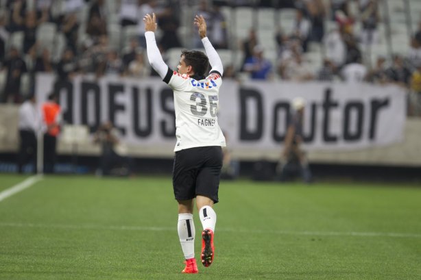 Durante o jogo entre Corinthians x Internacional/RS, realizada esta noite na Arena Corinthians, válida pela 10ª rodada do Campeonato Brasileiro de 2014
