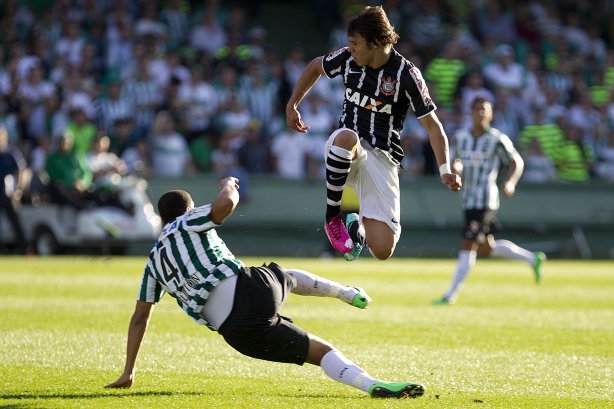 Durante o jogo entre Coritiba x Corinthians realizado esta tarde no estádio Couto Pereira, em Curitiba, válido pela 13ª rodada do Campeonato Brasileiro de 2014