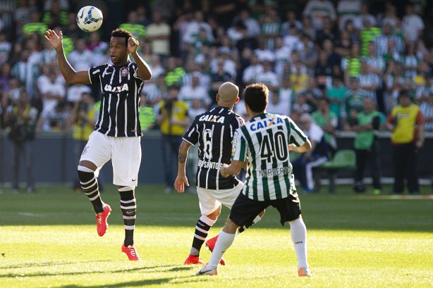 Durante o jogo entre Coritiba x Corinthians realizado esta tarde no estádio Couto Pereira, em Curitiba, válido pela 13ª rodada do Campeonato Brasileiro de 2014