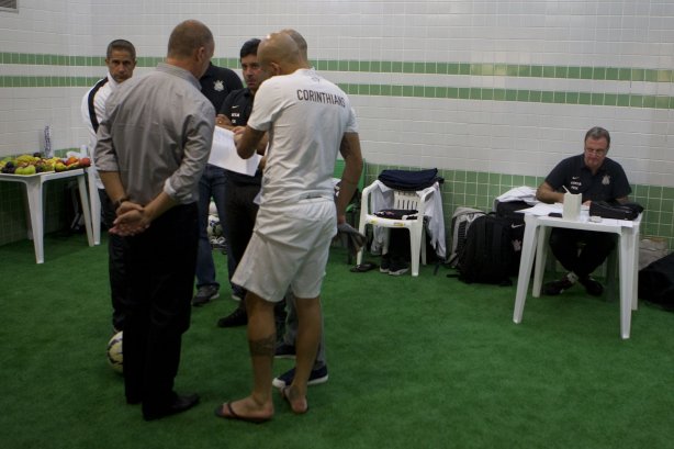 Nos vestiários antes do jogo entre Coritiba x Corinthians realizado esta tarde no estádio Couto Pereira, em Curitiba, válido pela 13ª rodada do Campeonato Brasileiro de 2014