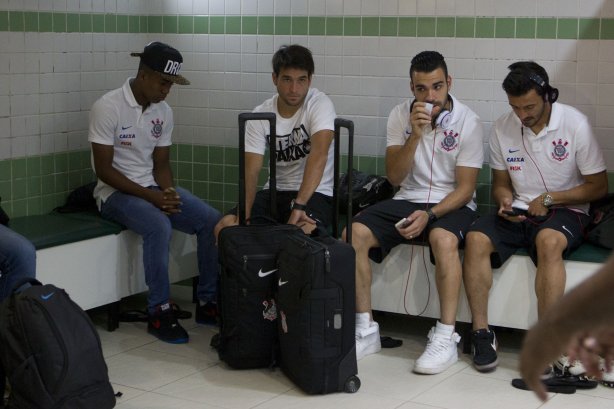 Nos vestiários antes do jogo entre Coritiba x Corinthians realizado esta tarde no estádio Couto Pereira, em Curitiba, válido pela 13ª rodada do Campeonato Brasileiro de 2014
