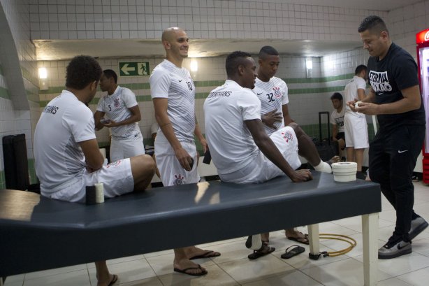 Nos vestiários antes do jogo entre Coritiba x Corinthians realizado esta tarde no estádio Couto Pereira, em Curitiba, válido pela 13ª rodada do Campeonato Brasileiro de 2014