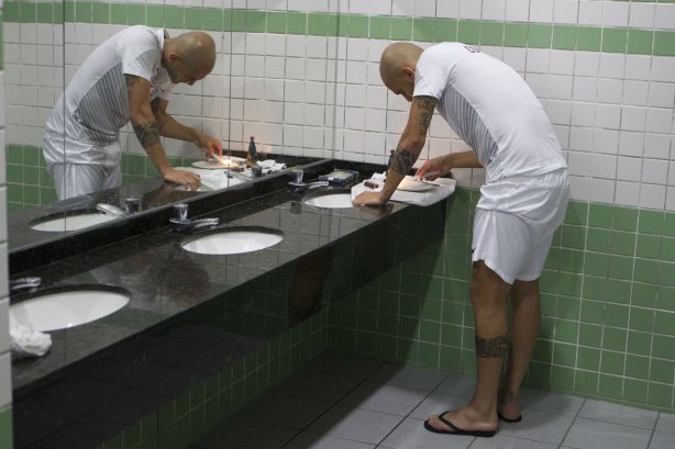 Nos vestiários antes do jogo entre Coritiba x Corinthians realizado esta tarde no estádio Couto Pereira, em Curitiba, válido pela 13ª rodada do Campeonato Brasileiro de 2014