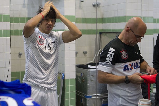 Nos vestiários antes do jogo entre Coritiba x Corinthians realizado esta tarde no estádio Couto Pereira, em Curitiba, válido pela 13ª rodada do Campeonato Brasileiro de 2014