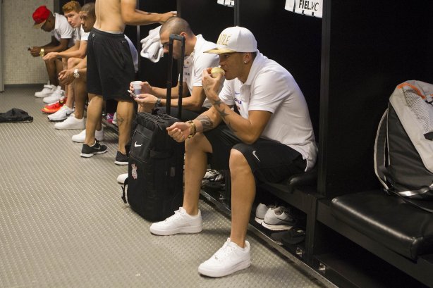 Nos vestiários antes do jogo entre Flamengo x Corinthians, realizado esta tarde no estádio do Maracanã, válido pela 21ª rodada do Campeonato Brasileiro de 2014