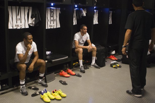 Nos vestiários antes do jogo entre Flamengo x Corinthians, realizado esta tarde no estádio do Maracanã, válido pela 21ª rodada do Campeonato Brasileiro de 2014