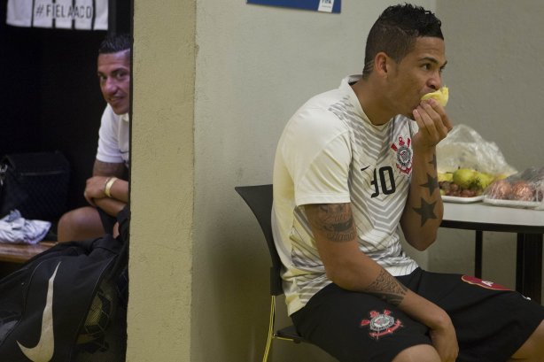 Nos vestiários antes do jogo entre Cruzeiro x Corinthians, realizado esta noite no Mineirão, válido pela 27ª rodada do Campeonato Brasileiro de 2014
